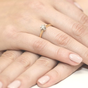 Pierścionek z Brylantem 0,23ct z żółtego złota próby 585. W-0036/23